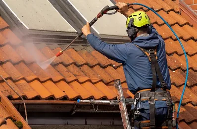 Démoussage et hydrofuge de toiture à Plougonvelin